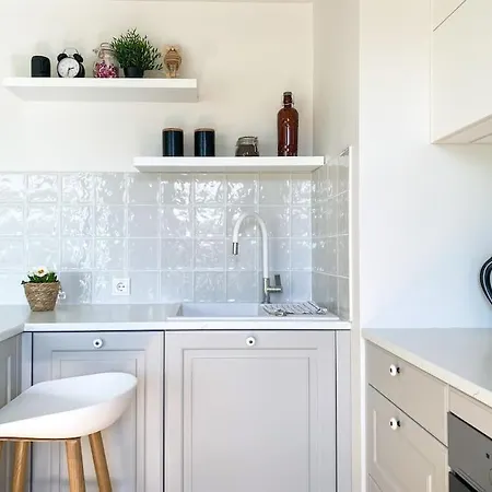 Korter Bright & Peaceful 1bd With Free Underground Parking *