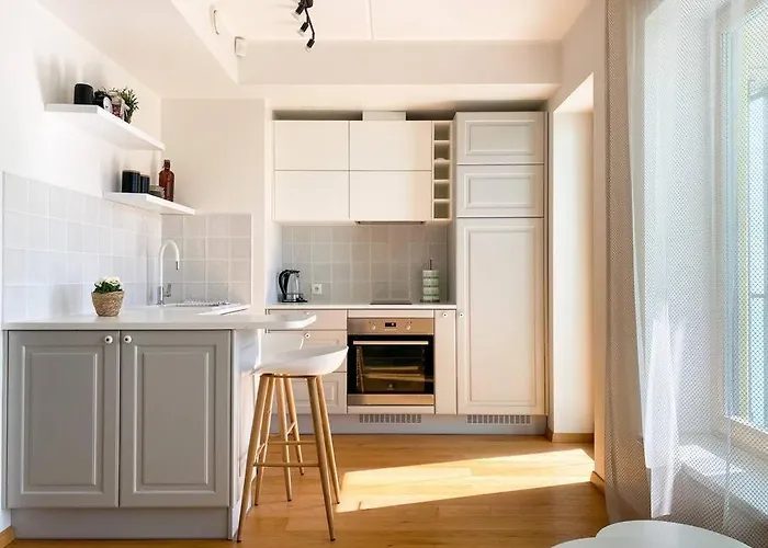 Bright & Peaceful 1bd With Free Underground Parking *