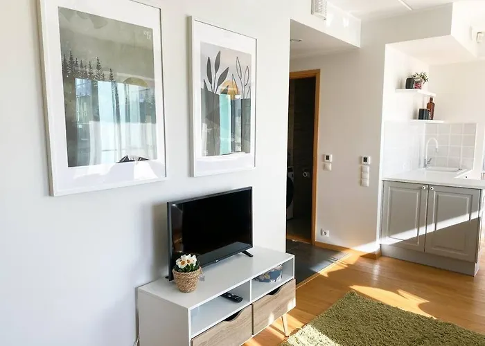 Bright & Peaceful 1bd With Free Underground Parking Apartamento